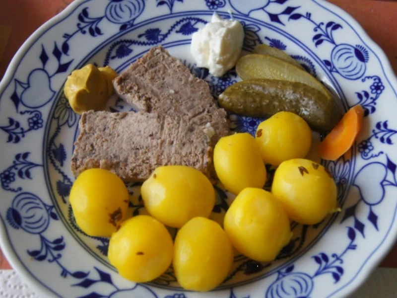 Rezept: Pellkartoffeldrillinge mit Landleberwurst und Gewürzgurke Bild Nr. 2 Pellkartoffeldrillinge mit Landleberwurst und Gewürzgurke - Rezept - Bild Nr. 2