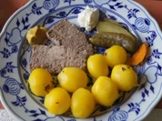 Pellkartoffeldrillinge mit Landleberwurst und Gewürzgurke - Rezept - Bild Nr. 2