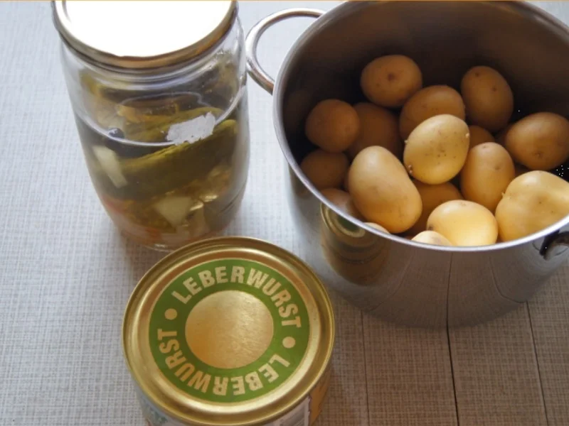 Rezept: Pellkartoffeldrillinge mit Landleberwurst und Gewürzgurke Bild Nr. 3 Pellkartoffeldrillinge mit Landleberwurst und Gewürzgurke - Rezept - Bild Nr. 3