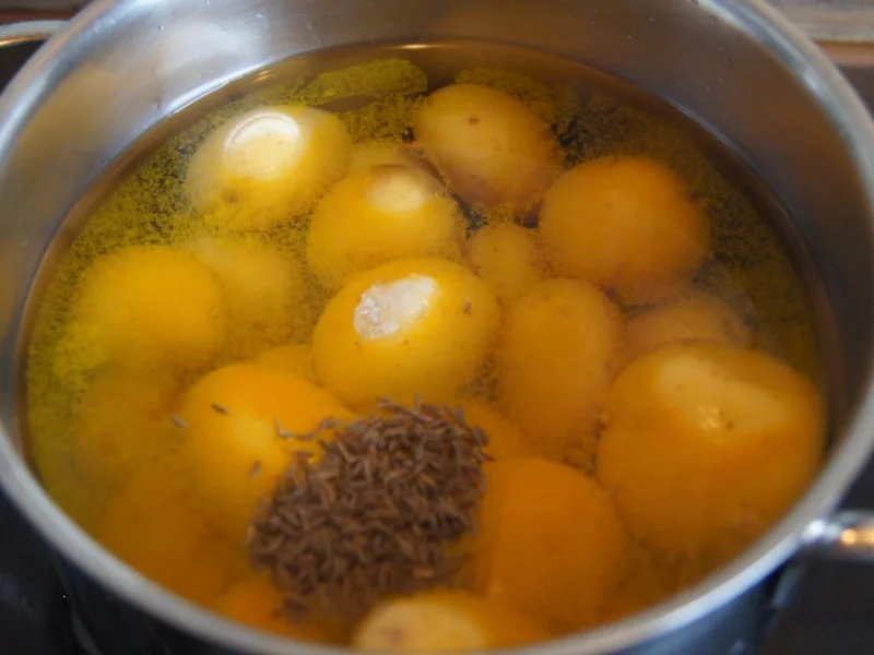 Rezept: Pellkartoffeldrillinge mit Landleberwurst und Gewürzgurke Bild Nr. 4 Pellkartoffeldrillinge mit Landleberwurst und Gewürzgurke - Rezept - Bild Nr. 4