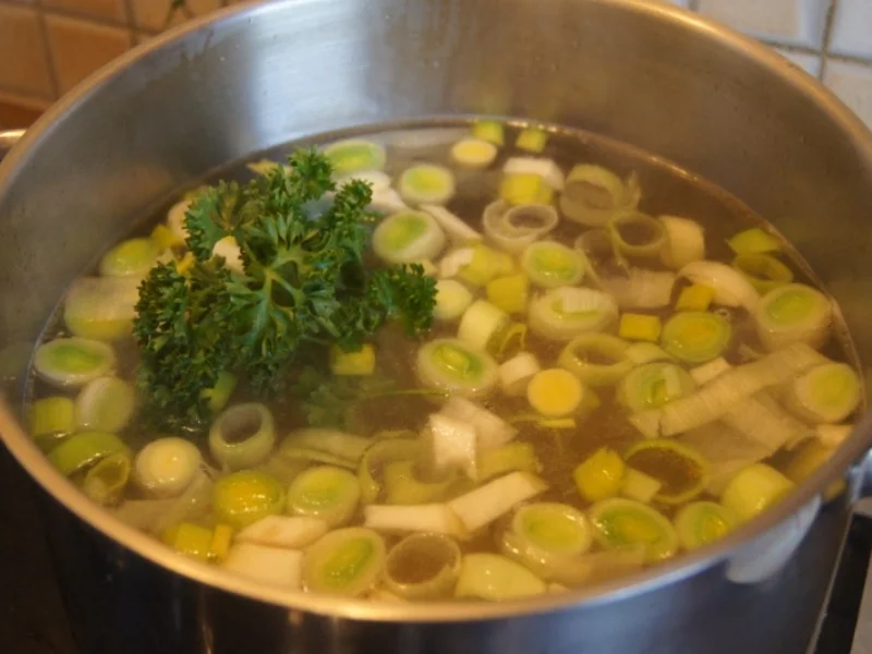 Kürbiscremesuppe mit Kokosmilch und Hähnchenfleischeinlage - Rezept - Bild Nr. 6642