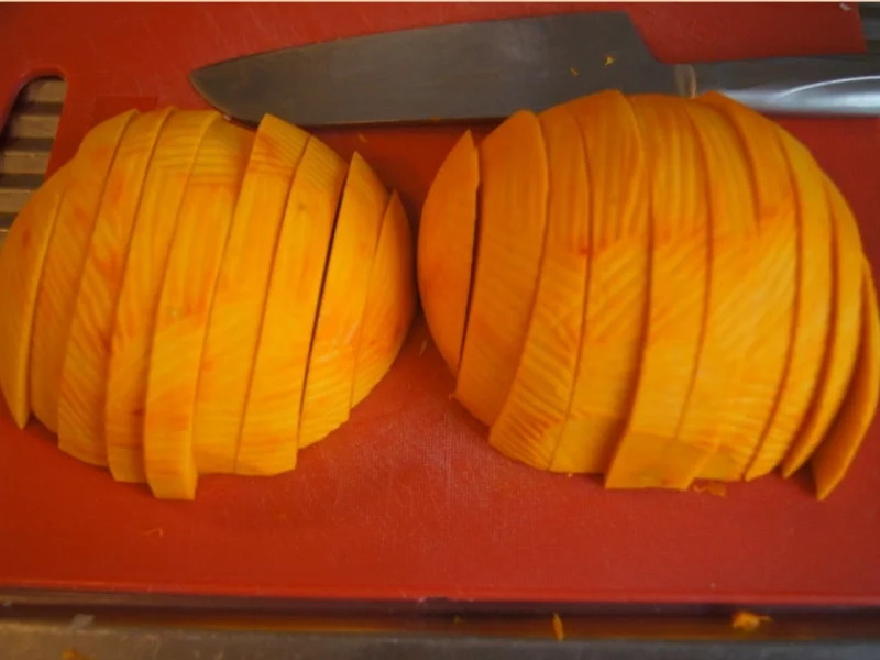 Kürbiscremesuppe mit Kokosmilch und Hähnchenfleischeinlage - Rezept - Bild Nr. 6651