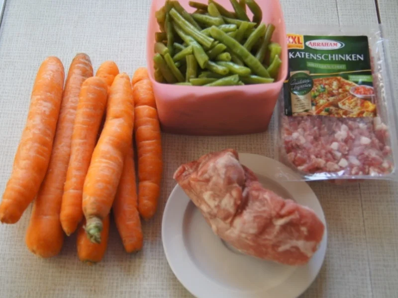 Rezept: Schweinefilet mit Preiselbeersauce, Möhrenpüree und Speckböhnchen Bild Nr. 3 Schweinefilet mit Preiselbeersauce, Möhrenpüree und Speckböhnchen - Rezept - Bild Nr. 3