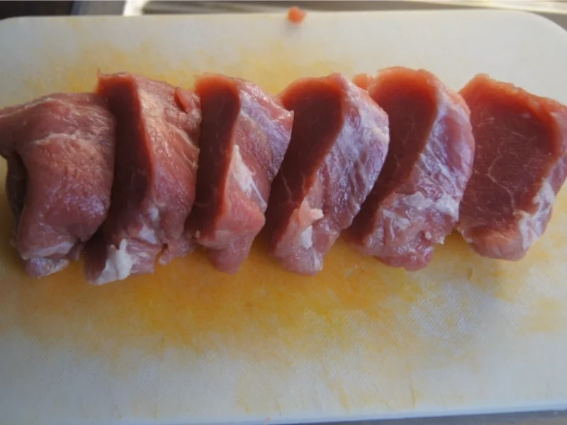 Rezept: Schweinefilet mit Preiselbeersauce, Möhrenpüree und Speckböhnchen Bild Nr. 4 Schweinefilet mit Preiselbeersauce, Möhrenpüree und Speckböhnchen - Rezept - Bild Nr. 4