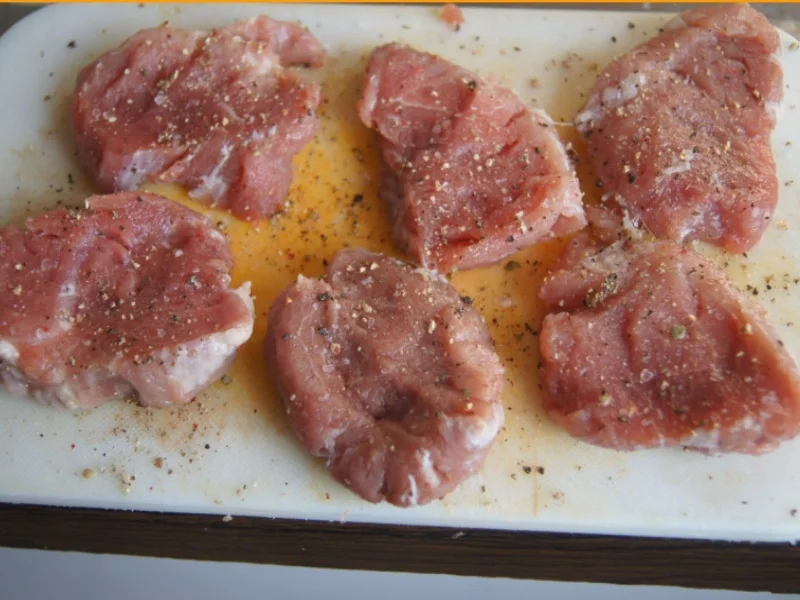 Rezept: Schweinefilet mit Preiselbeersauce, Möhrenpüree und Speckböhnchen Bild Nr. 6 Schweinefilet mit Preiselbeersauce, Möhrenpüree und Speckböhnchen - Rezept - Bild Nr. 6