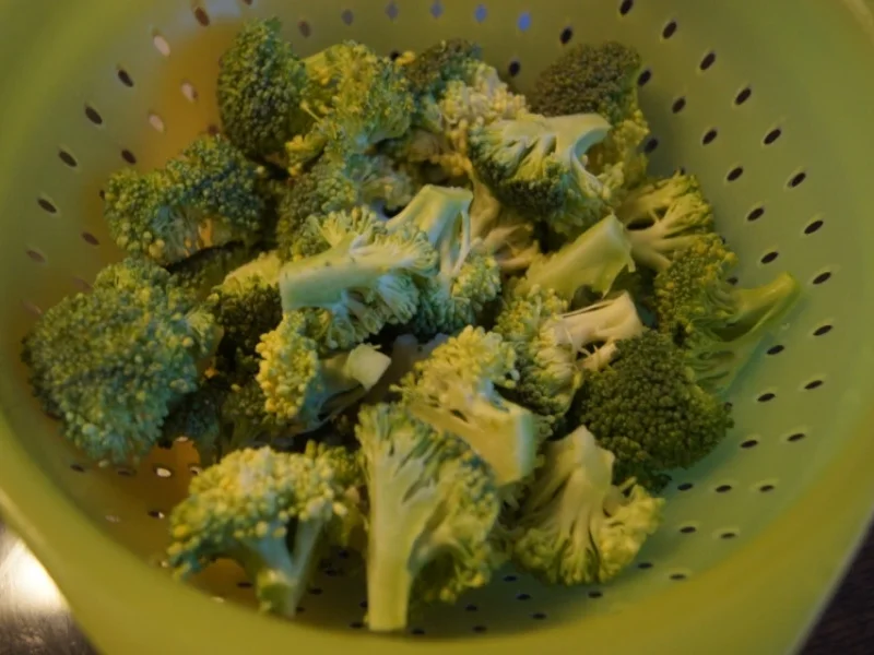 Spiegeleier auf gedämpften Brokkoli - Rezept - Bild Nr. 4