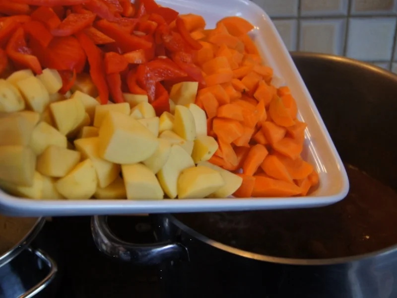 Rezept: Gulascheintopf ungarischer Art Bild Nr. 6649 Gulascheintopf ungarischer Art - Rezept - Bild Nr. 6649