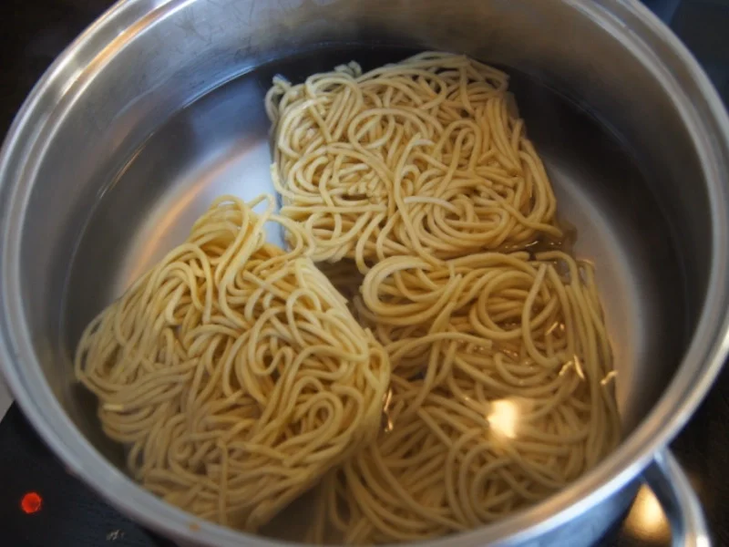 Ausgebackene Hähnchenbrustfiletwürfel mit Ei-Gemüse-Mie-Nudeln - Rezept - Bild Nr. 6647