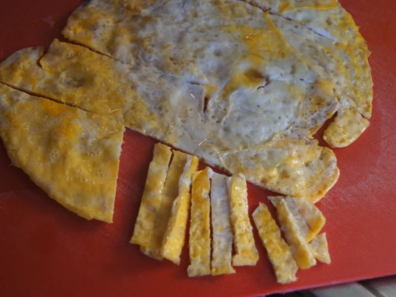 Ausgebackene Hähnchenbrustfiletwürfel mit Ei-Gemüse-Mie-Nudeln - Rezept - Bild Nr. 6649