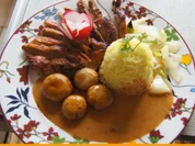 Ente auf Gemüsebett mit Erdnusssauce, Champignons und gelber Basmatireis - Rezept - Bild Nr. 2