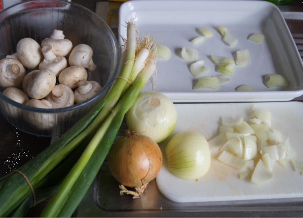 Ente auf Gemüsebett mit Erdnusssauce, Champignons und gelber Basmatireis - Rezept - Bild Nr. 4