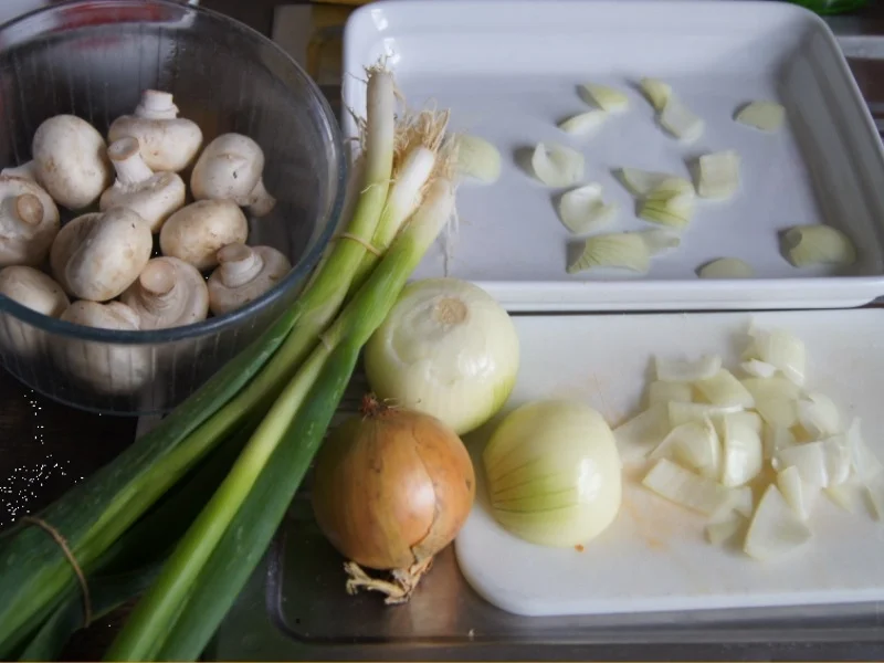 Ente auf Gemüsebett mit Erdnusssauce, Champignons und gelber Basmatireis - Rezept - Bild Nr. 4