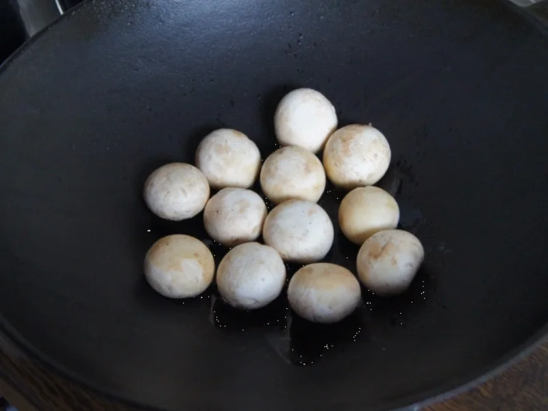 Ente auf Gemüsebett mit Erdnusssauce, Champignons und gelber Basmatireis - Rezept - Bild Nr. 13