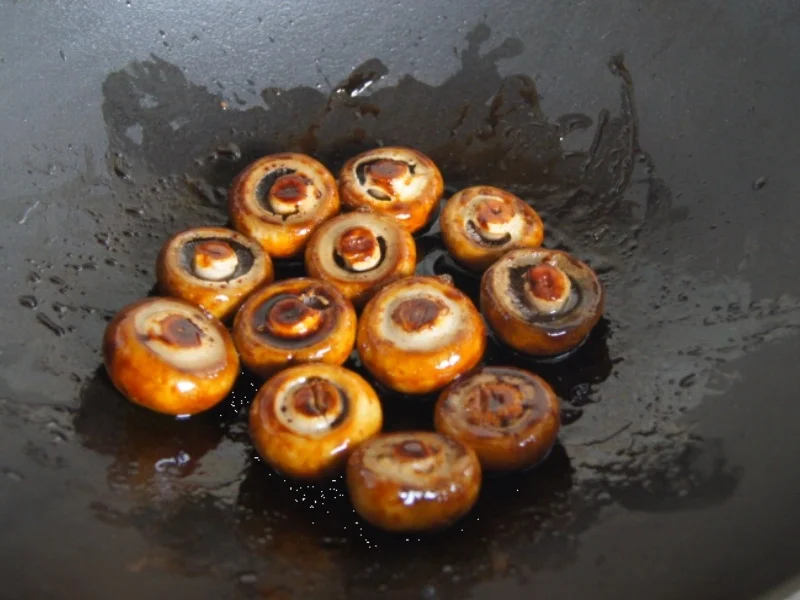 Ente auf Gemüsebett mit Erdnusssauce, Champignons und gelber Basmatireis - Rezept - Bild Nr. 14