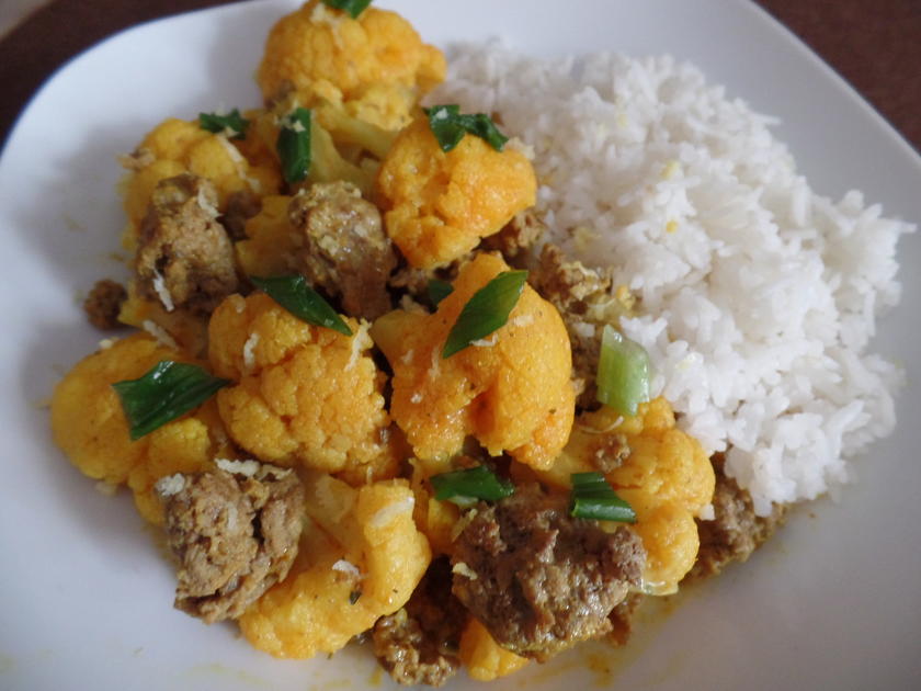 Blumenkohl-Hackfleisch-Curry mit Reis - Rezept - kochbar.de