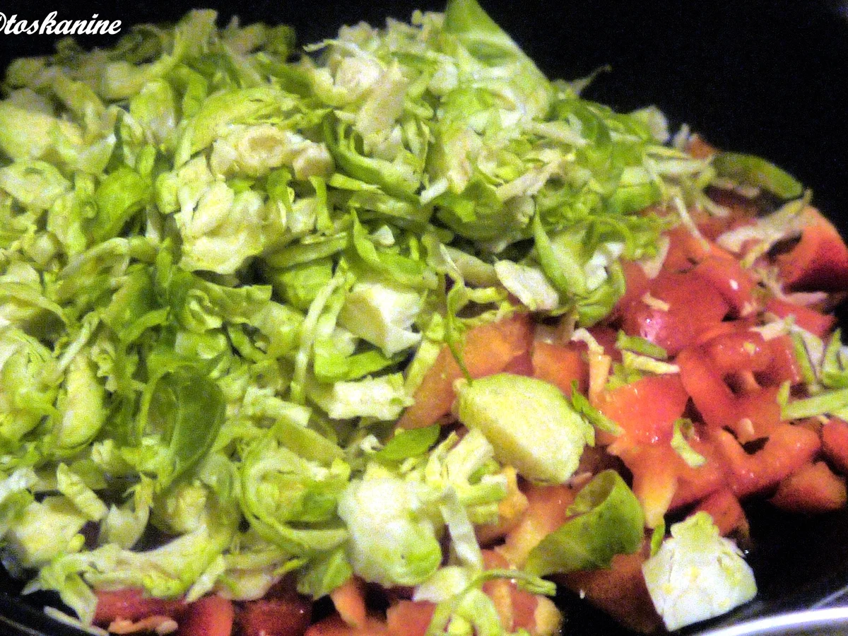 Reispfanne mit geröstetem Rosenkohl - Rezept - Bild Nr. 6