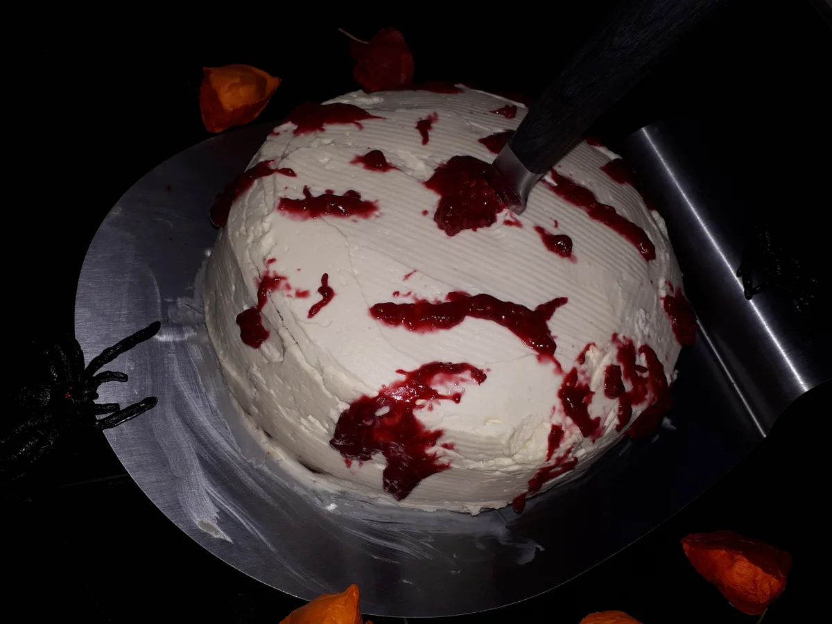 BiNe` S BLUTIGER ROTER SAMTKUCHEN - Rezept - Bild Nr. 6644