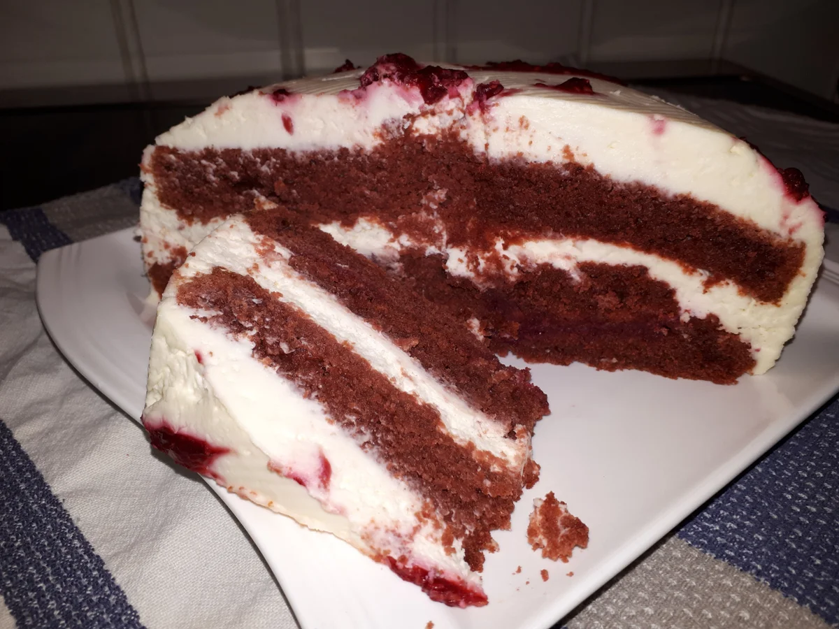 BiNe` S BLUTIGER ROTER SAMTKUCHEN - Rezept - Bild Nr. 6647