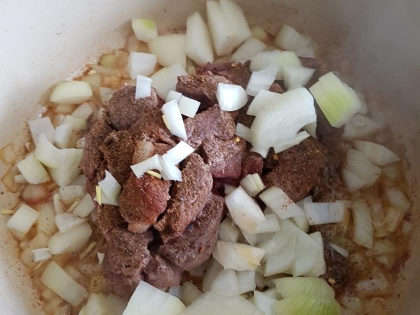 Rindergulasch mit versch. Gemüse aus dem Garten und Kartoffeln - Rezept ...