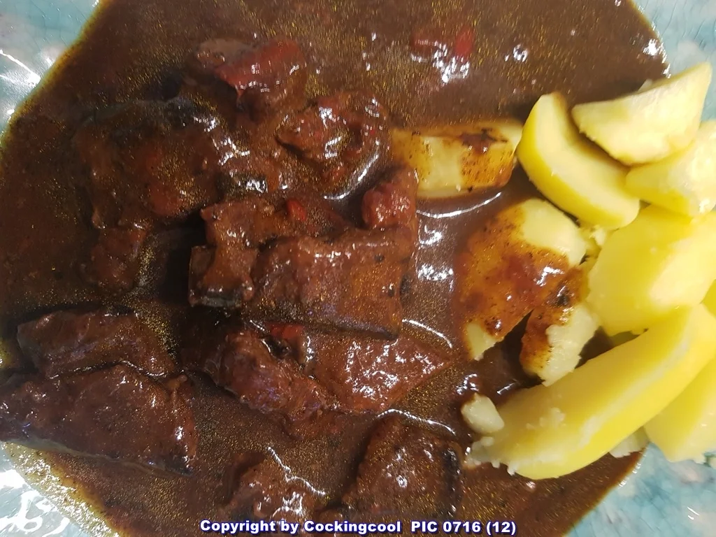 Rindergulasch mit versch. Gemüse aus dem Garten und Kartoffeln - Rezept - Bild Nr. 6651