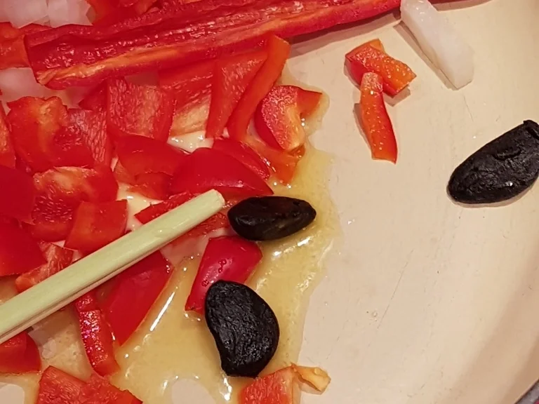 Rindergulasch mit versch. Gemüse aus dem Garten und Kartoffeln - Rezept - Bild Nr. 6653