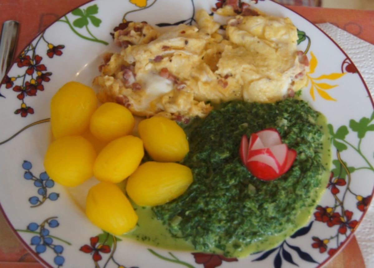 Schinken-Rührei mit Würz-Spinat und Drillingen - Rezept - kochbar.de