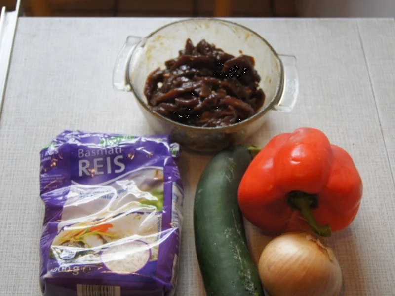 Rindfleisch mit Paprika, Zucchini, Zwiebeln und Basmati-Reis - Rezept - Bild Nr. 8