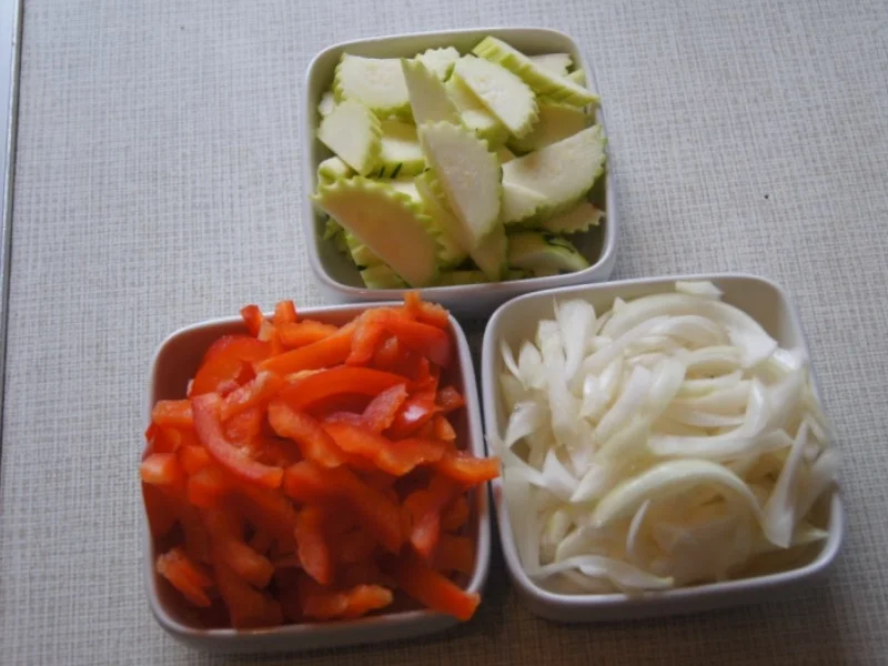 Rindfleisch mit Paprika, Zucchini, Zwiebeln und Basmati-Reis - Rezept - Bild Nr. 11