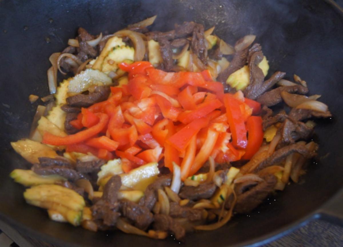 Rindfleisch mit Paprika, Zucchini, Zwiebeln und Basmati-Reis - Rezept - Bild Nr. 16