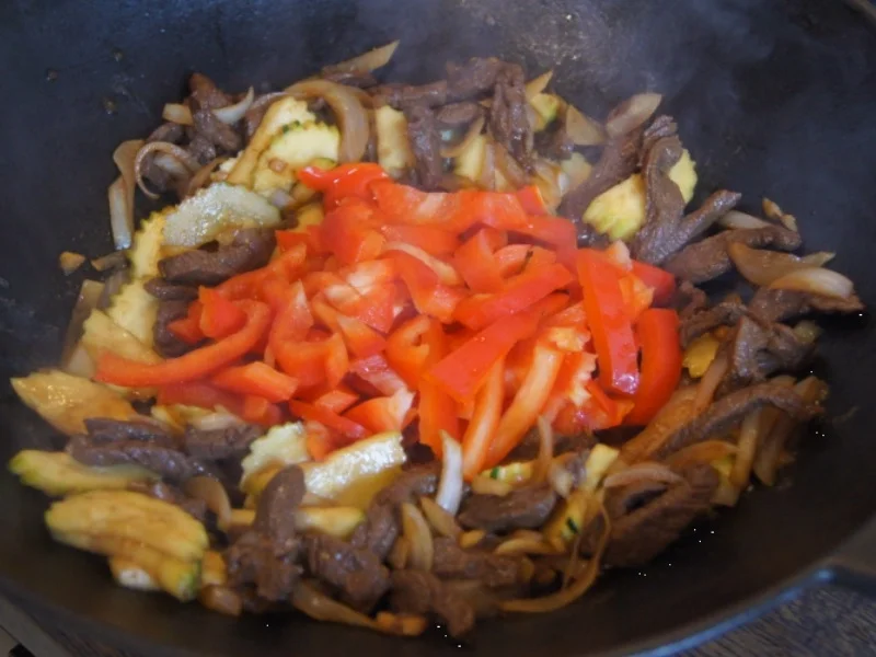 Rindfleisch mit Paprika, Zucchini, Zwiebeln und Basmati-Reis - Rezept - Bild Nr. 16