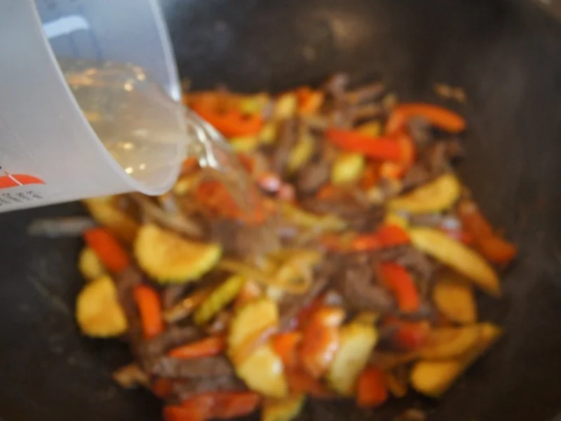 Rindfleisch mit Paprika, Zucchini, Zwiebeln und Basmati-Reis - Rezept - Bild Nr. 17