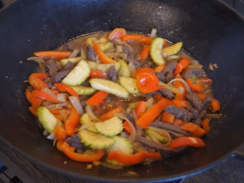 Rindfleisch mit Paprika, Zucchini, Zwiebeln und Basmati-Reis - Rezept - Bild Nr. 18