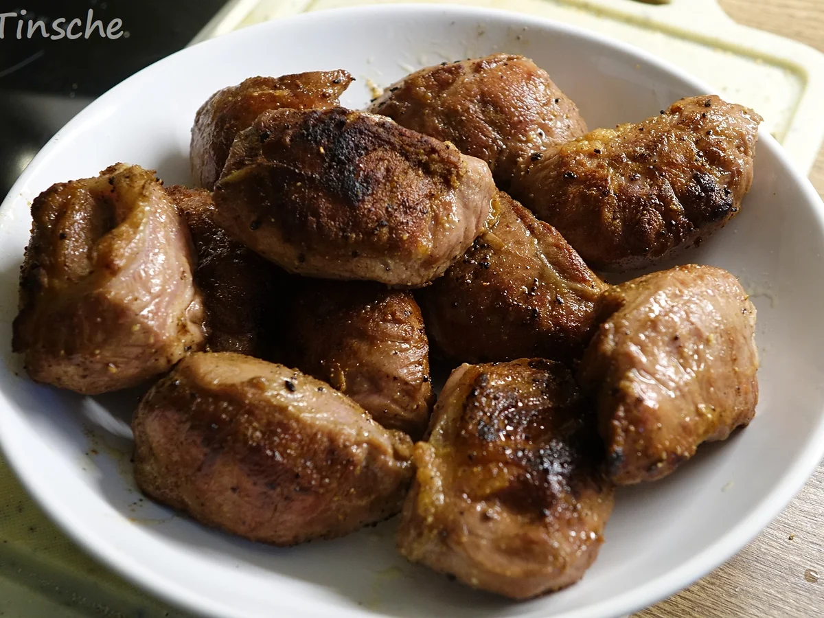 Rezept: Schweinebäckchen in Pinot Noir geschmort Bild Nr. 6651 Schweinebäckchen in Pinot Noir geschmort - Rezept - Bild Nr. 6651