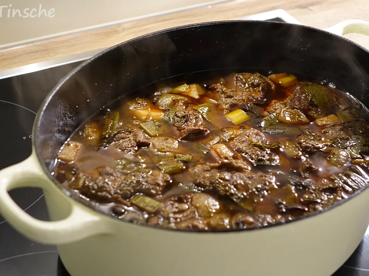 Rezept: Schweinebäckchen in Pinot Noir geschmort Bild Nr. 6660 Schweinebäckchen in Pinot Noir geschmort - Rezept - Bild Nr. 6660