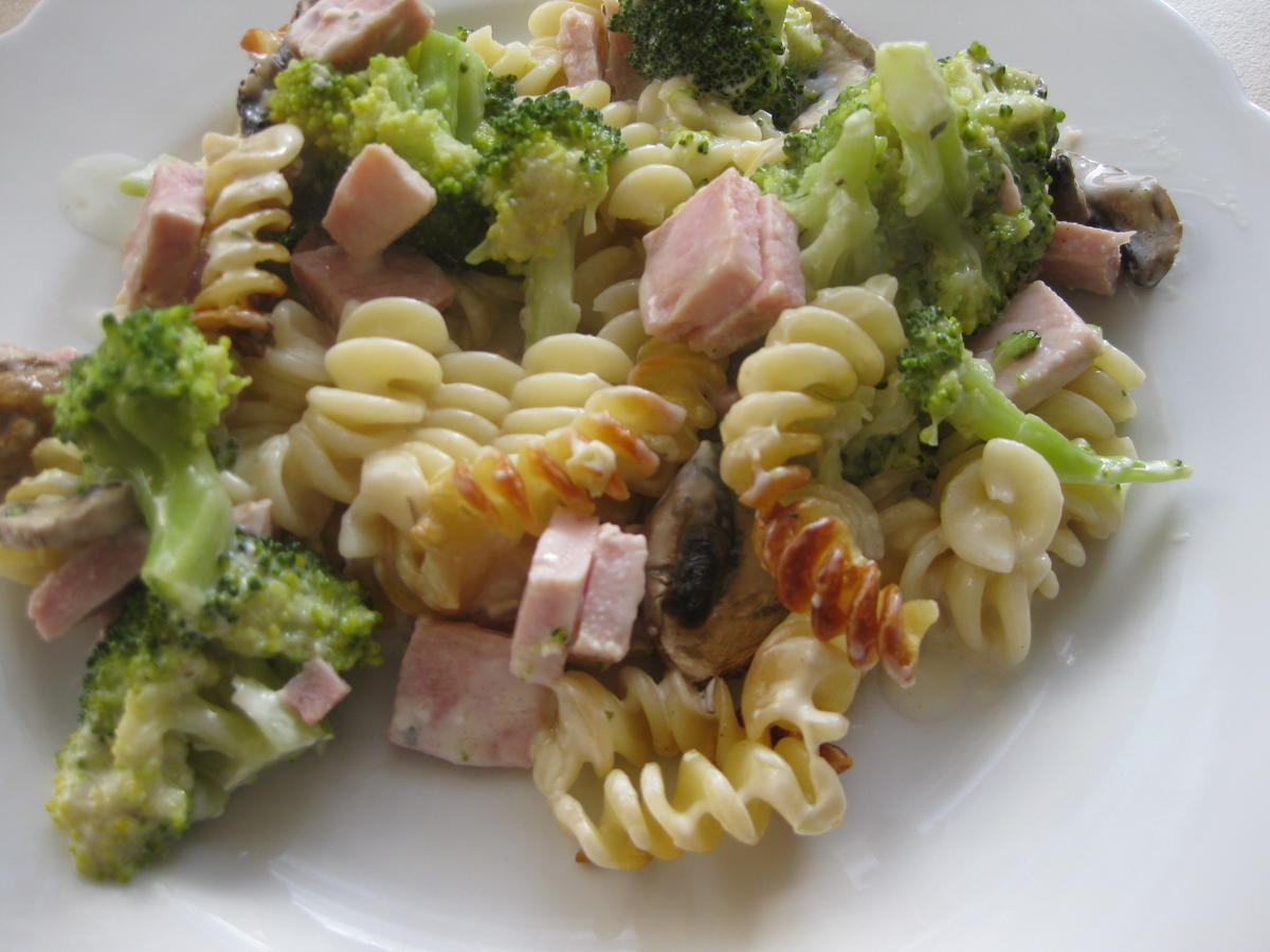 Nudelauflauf mit Broccoli, Champignons und Schinken - Rezept - Bild Nr. 6655