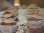 Grieß-Kokos-Muffins mit Marshmallow-Topping und Preiselbeeren - Rezept - Bild Nr. 2
