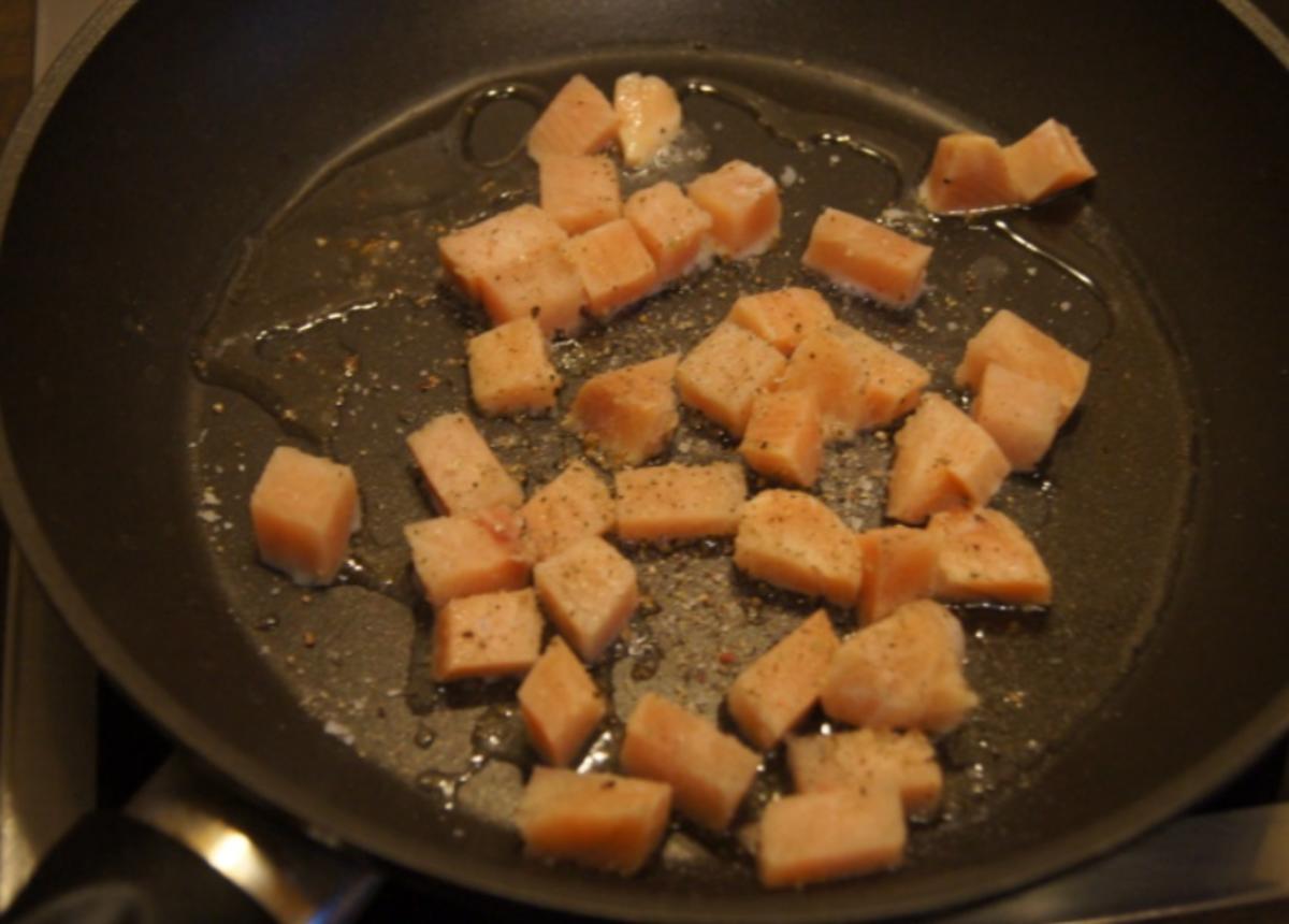 Feldsalat mit Rispentomaten, Radieschen und Wildlachsfilet - Rezept - Bild Nr. 6