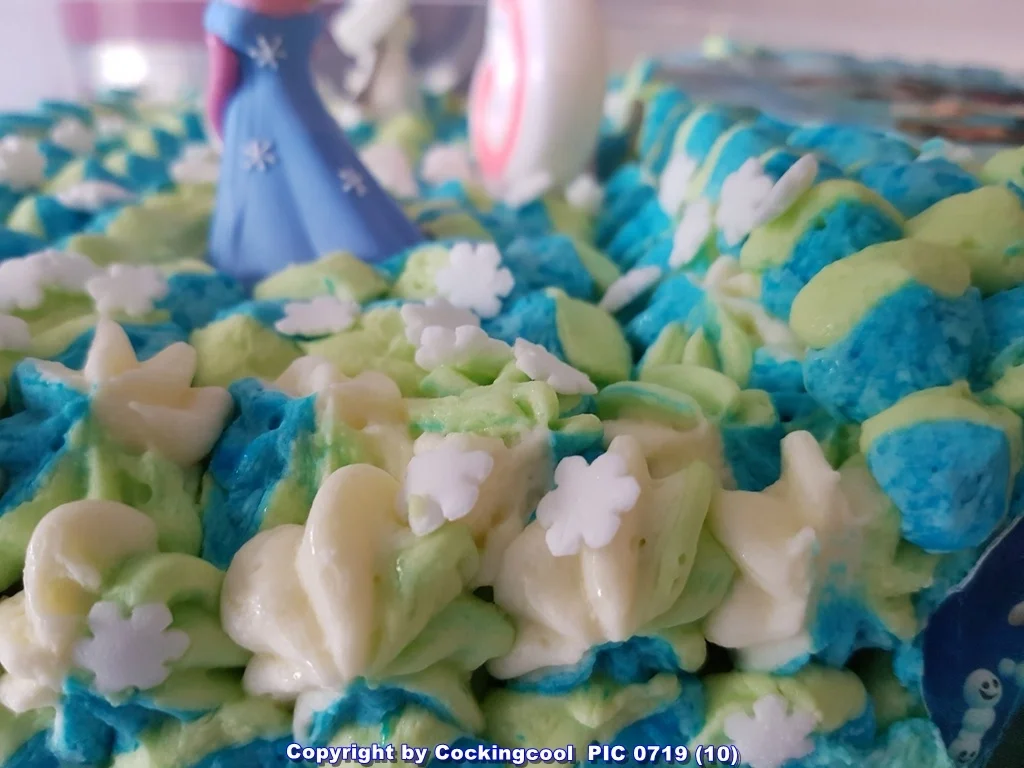 Rezept: Viki`s Geburtstagstorte 2018 (ist eine Elsa oder Frozen Torte) Bild Nr. 6658 Viki`s Geburtstagstorte 2018 (ist eine Elsa oder Frozen Torte) - Rezept - Bild Nr. 6658