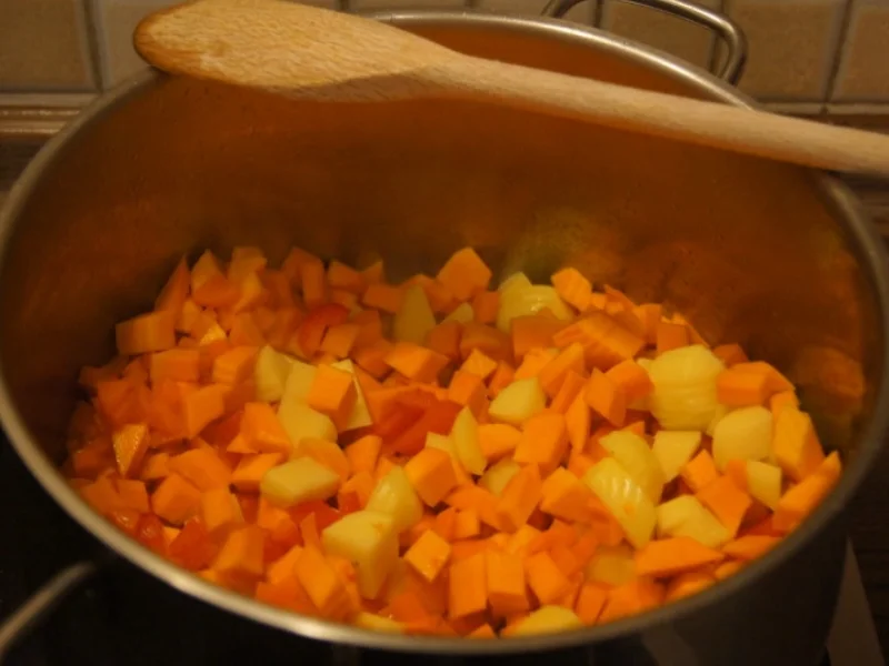 Rezept: Kürbis-Gemüse-Eintopf mit Schinkenwürfeln Bild Nr. 6670 Kürbis-Gemüse-Eintopf mit Schinkenwürfeln - Rezept - Bild Nr. 6670