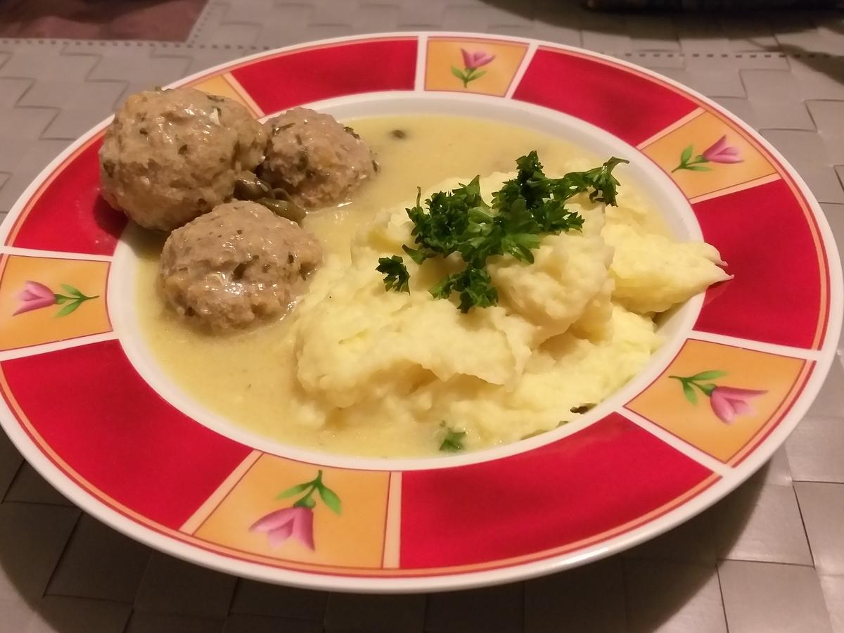 Königsberger Klopse mit Kartoffelpüree - Rezept - kochbar.de