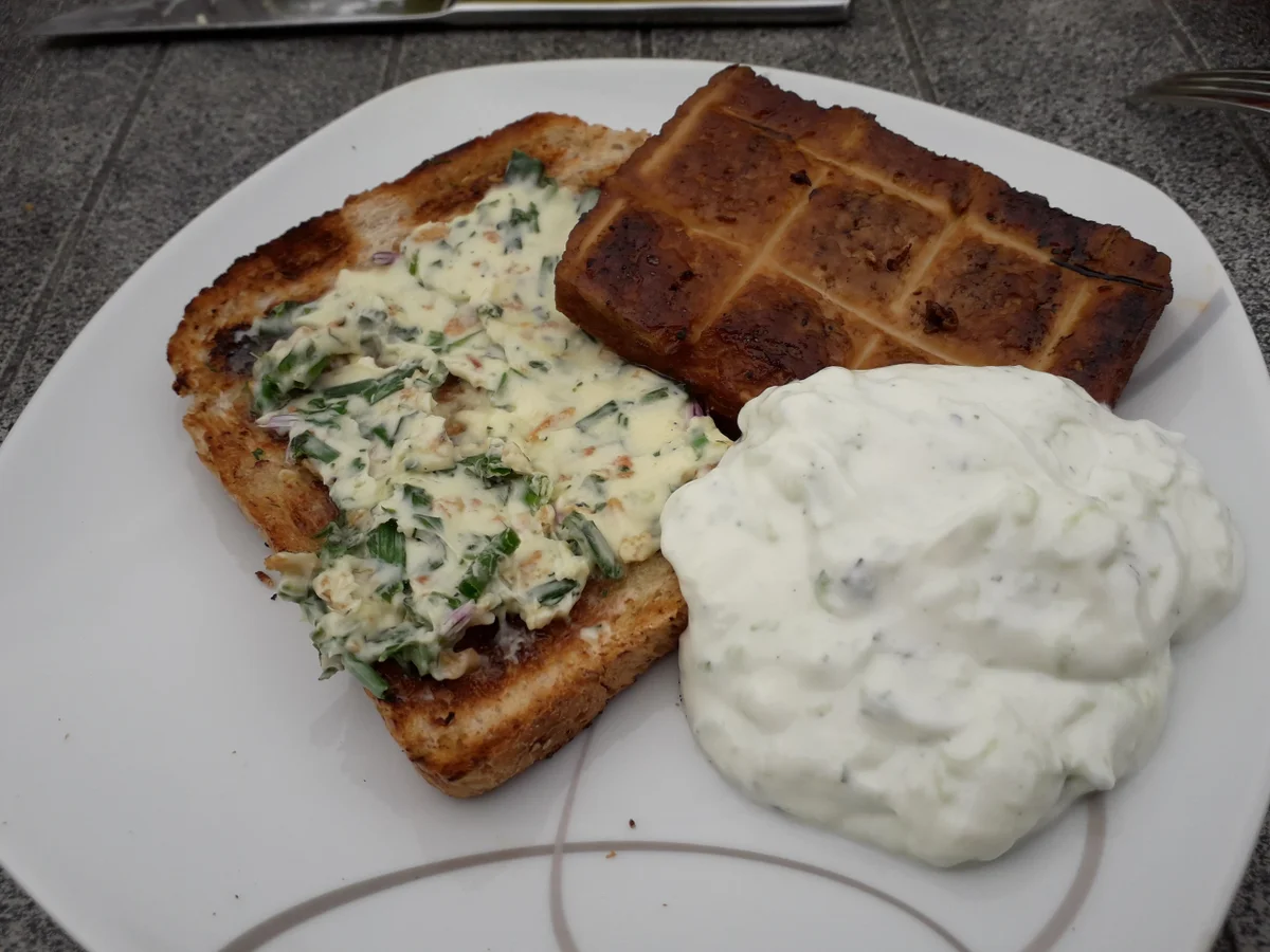 Rezept: Kräuterbutter aus dem sächsischen Garten Bild Nr. 6663 Kräuterbutter aus dem sächsischen Garten - Rezept - Bild Nr. 6663
