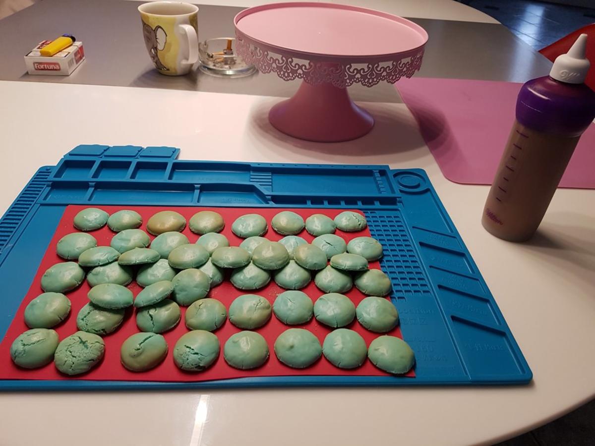 Oma Löffel`s Kleingebäck = Macarons 2.0 Grundrezept à la Biggi - Rezept - Bild Nr. 6693