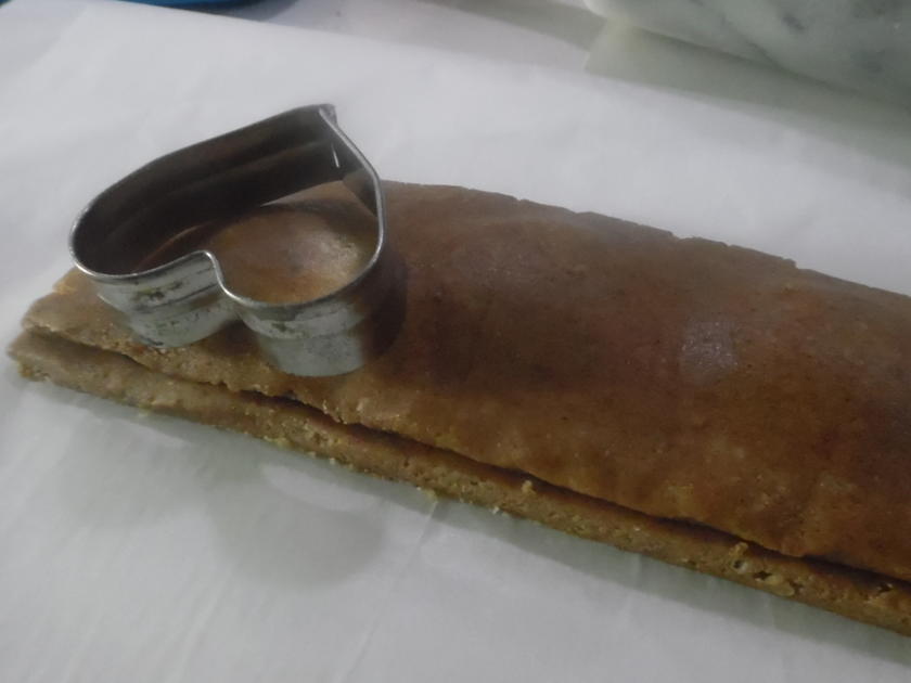 Lebkuchenherzen gefüllt mit rotem Schokoladenguss - einfach - von barbara62