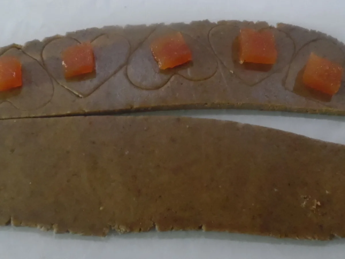 Lebkuchenherzen gefüllt mit rotem Schokoladenguss - Rezept - Bild Nr. 6688