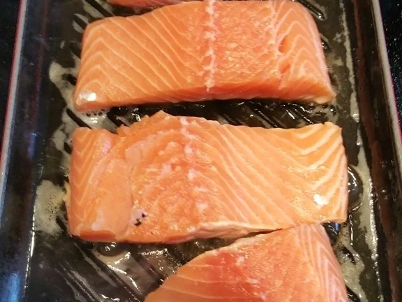 Lachsfilet mit Salat und Pastinakenpürree - Rezept - Bild Nr. 6697