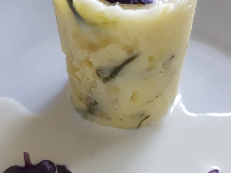 Lachsfilet mit Salat und Pastinakenpürree - Rezept - Bild Nr. 6704