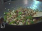 Im Wok gerührtes Schweinefleisch mit Zimt, Muskatnuss an Pilzen dazu Hähnchen Da-Chien - Rezept - Bild Nr. 6715