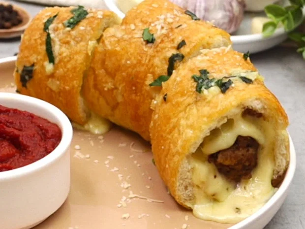 Rezept: Gefülltes Knoblauchbrot Bild Nr. 2 Gefülltes Knoblauchbrot - Rezept - Bild Nr. 2