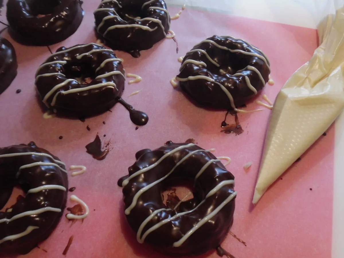 Rezept: Macadamia-Nougat-Kringel Bild Nr. 6718 Macadamia-Nougat-Kringel - Rezept - Bild Nr. 6718