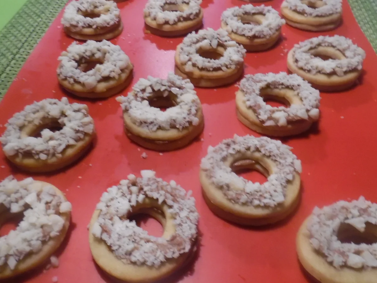 Rezept: Macadamia-Nougat-Kringel Bild Nr. 6722 Macadamia-Nougat-Kringel - Rezept - Bild Nr. 6722